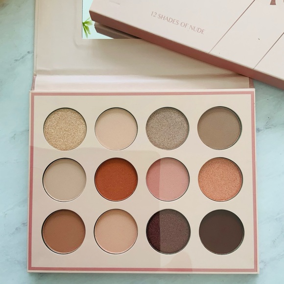 "Classic Multi-Color Eyeshadow Palette: Timeless Elegance and Lasting Beauty" - Picture 3 of 5